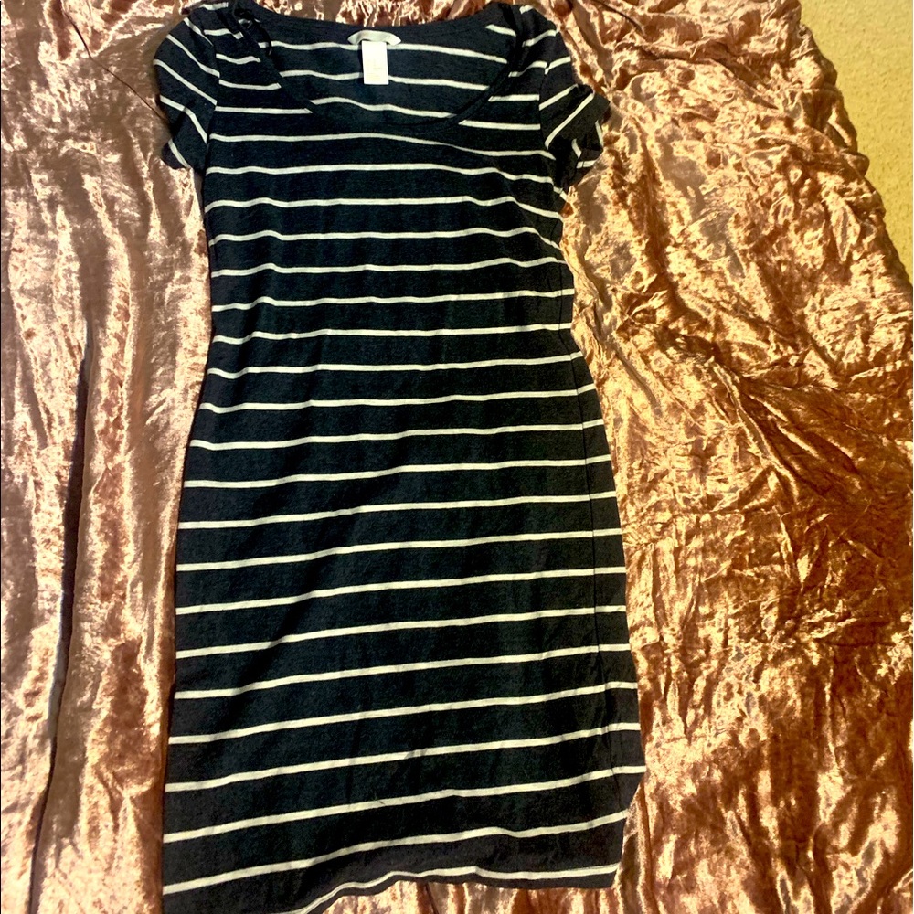 ADORABLE TIGHT DRESS 💙🤍 - Picture 2 of 6